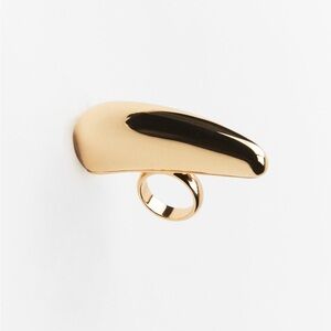 NWT. Zara Golden Metal Ring Shaped like a Textured Horizontal Drop.